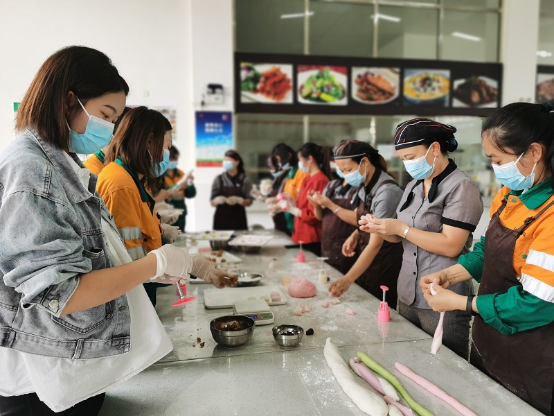 月是家乡明 饼表忖量情——祥云建云开展自制月饼运动